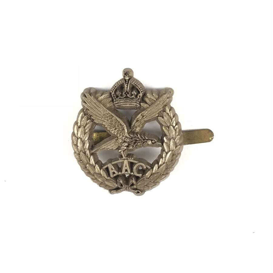 Army Air Corps WW2 plastic economy issue beret badge by Stanley. *