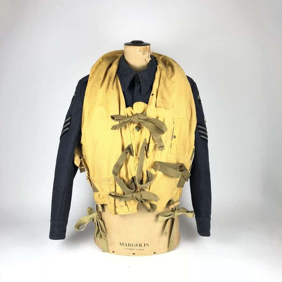 WW2 RAF 1941 Pattern Aircrew Mae West Life Jacket. Very Clean