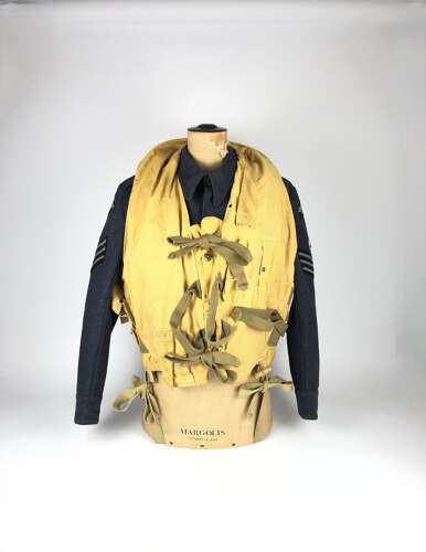 WW2 RAF 1941 Pattern Aircrew Mae West Life Jacket. Very Clean